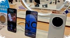 iPhone 17e Ditantang Empat Android Sekaligus, OnePlus 13R Paling Menggoda di Kelasnya