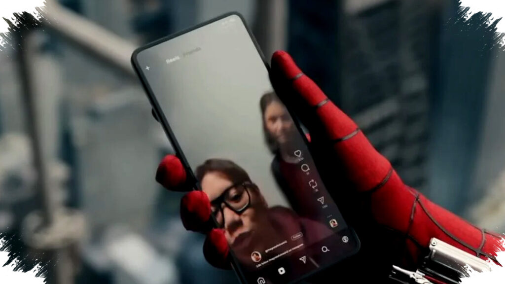 Spider-Man Scroll Instagram Dengan Galaxy Z Flip, Perubahan Merek Besar yang Mengguncang MCU dan Industri Teknologi