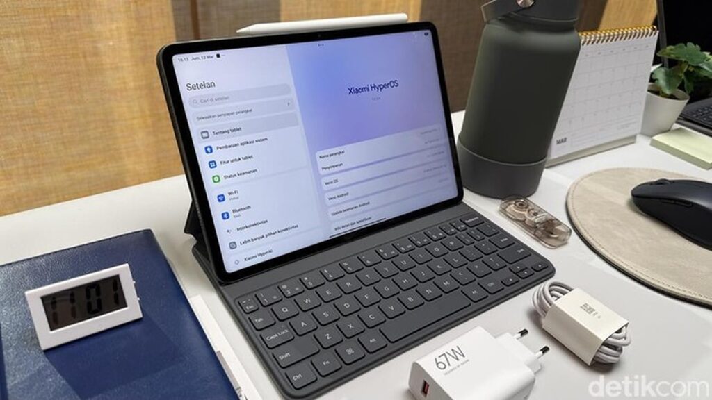 Tablet Ringkas dan Layar Cerah, Kriteria Gadget Angga Dwimas Sasongko untuk Bikin Film