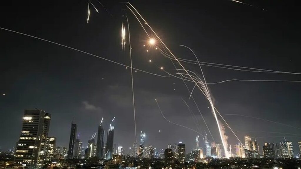 Separuh Roket Hizbullah Lolos dari Iron Dome, Pertahanan Israel Diuji di Tengah Ancaman Invasi