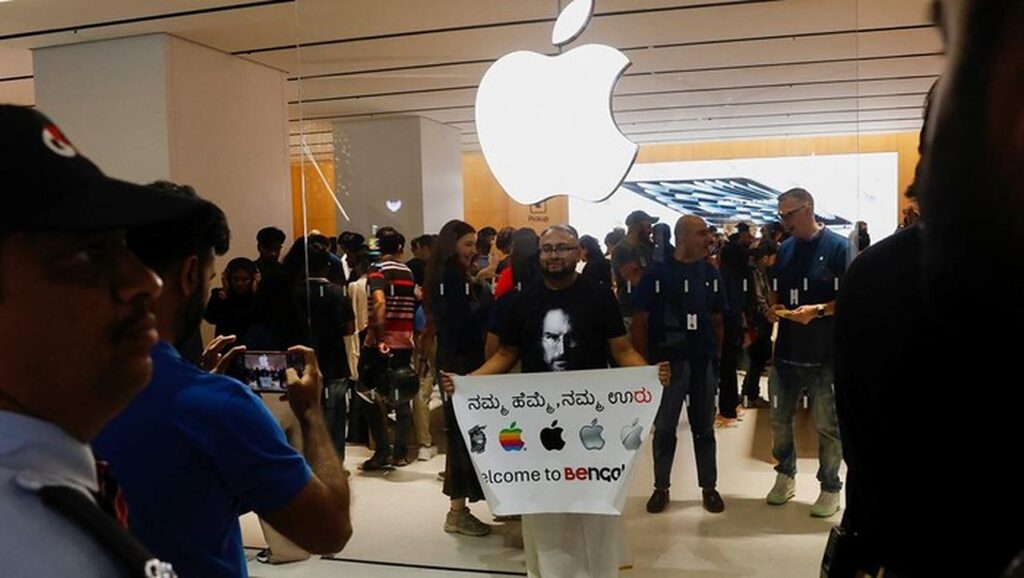 Apple Alihkan Seperempat Produksi iPhone ke India, Dominasi China Mulai Terkikis?