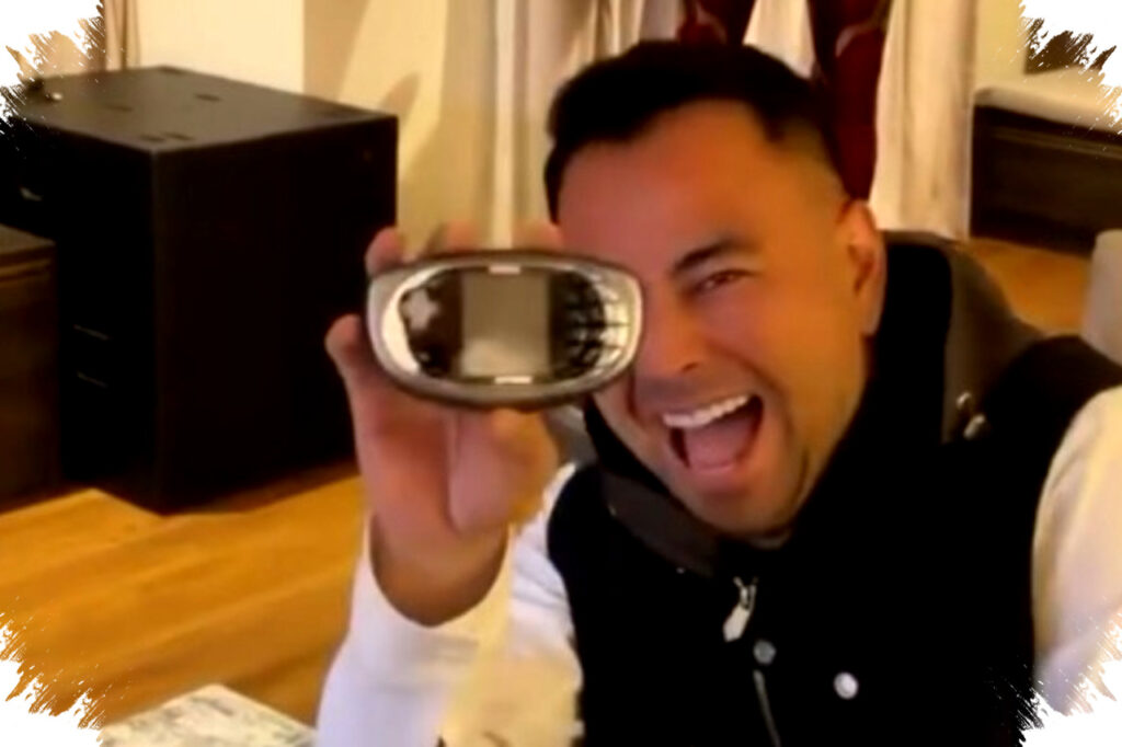 Raffi Ahmad Terkejut Dapat Kado Langka Nokia N-Gage Dari Desta, Bukti Persahabatan Lebih Dari Sekadar Gadget Modern