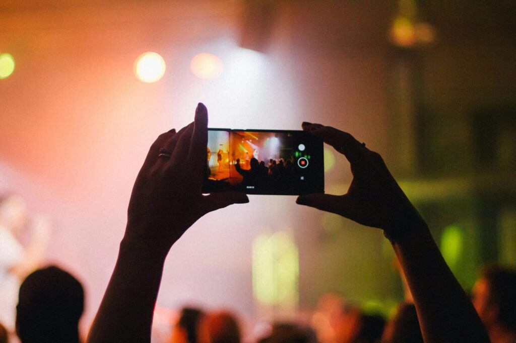 5 Pengaturan Kamera HP yang Sering Diabaikan Saat Fancam Konser, Kunci Tajam Tanpa Blur Dan Overexposure
