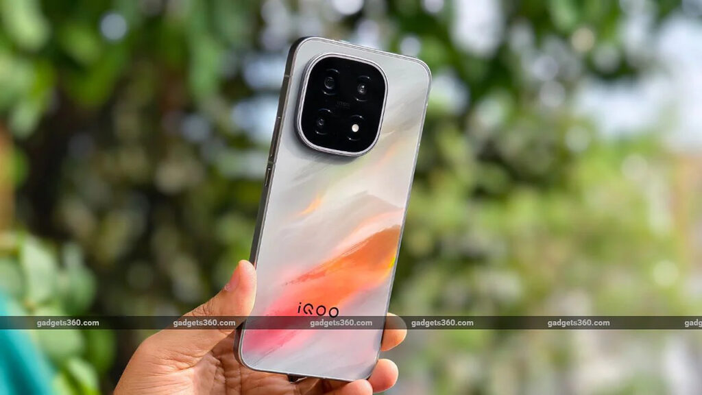 iQOO 15 Punya Warna Apex Baru, Cuma Ganti Tampilan Tanpa Sentuh Spek Flagship