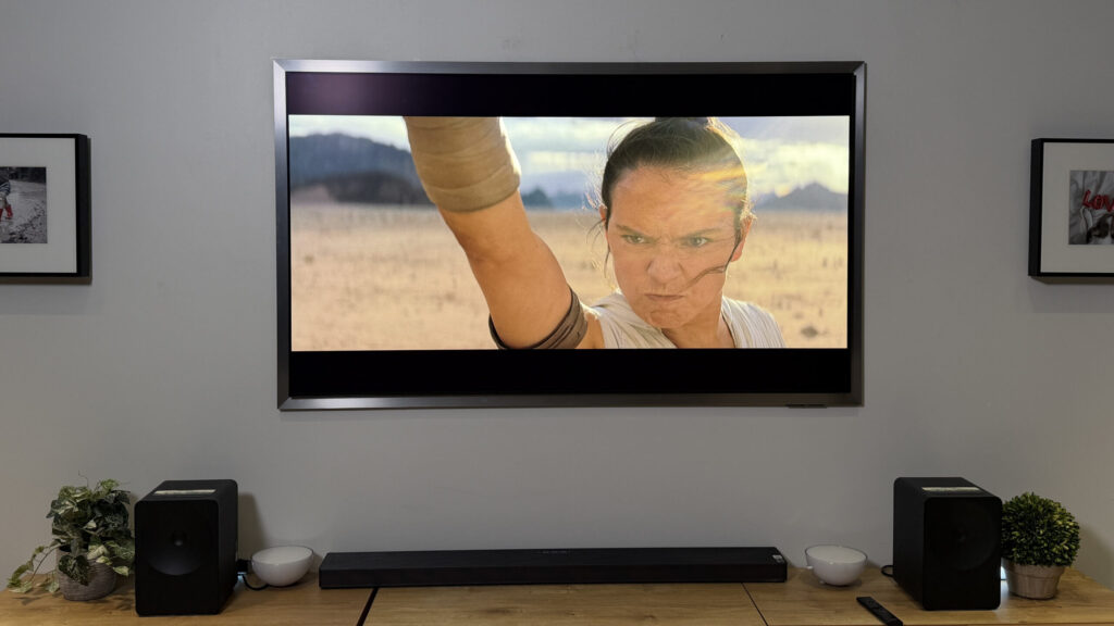 Samsung S95H OLED Ubah Ruang Tamu, Panel 3.000 Nits Dan 4K 165Hz Jadi Senjata Utama