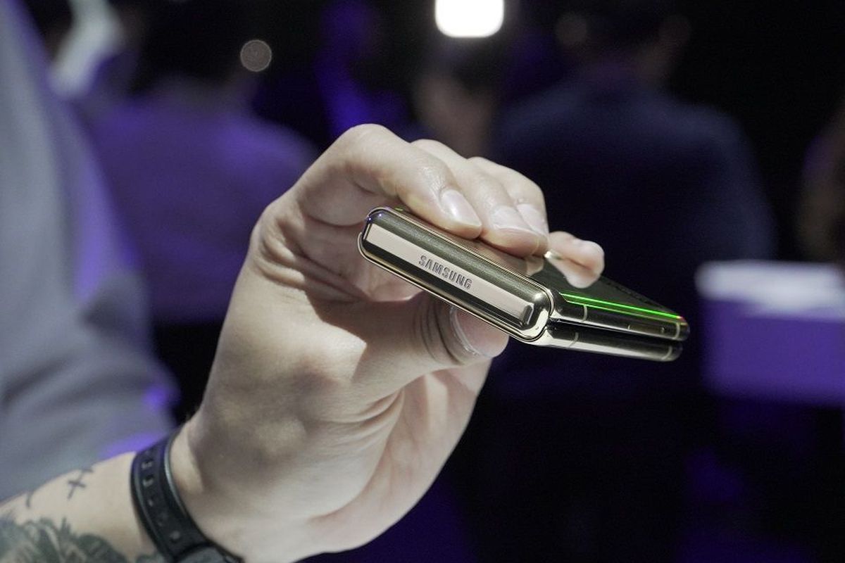 Samsung Patenkan HP Layar Gulung Yang Melebar Tanpa Dilipat, Bentuknya Bikin Melirik