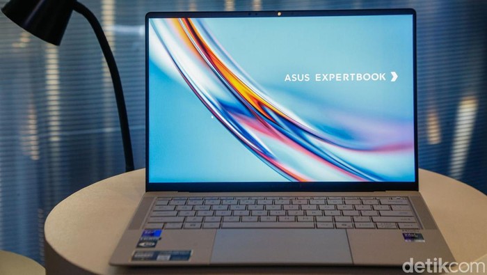 Asus ExpertBook Ultra, Tipis 1,1 Kg Tapi Kencang Dan Tahan Disiksa